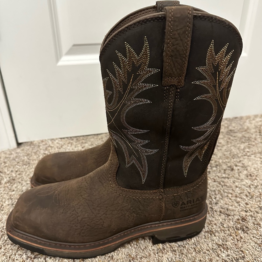 Mens Ariat boots size 8.5 worn once